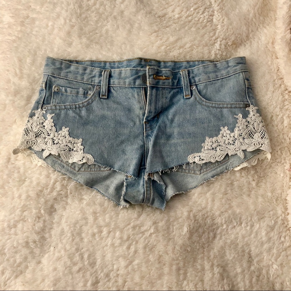 BDG low rise shorts size 26/27